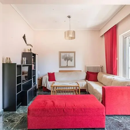 Three Bedroom Spacious Near Acropolis *