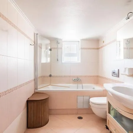 Apartment Three Bedroom Spacious Near Acropolis *