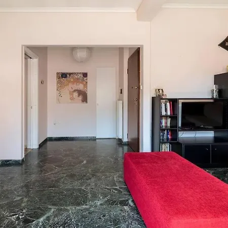 Three Bedroom Spacious Near Acropolis *