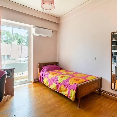 Three Bedroom Spacious Near Acropolis Apartment *